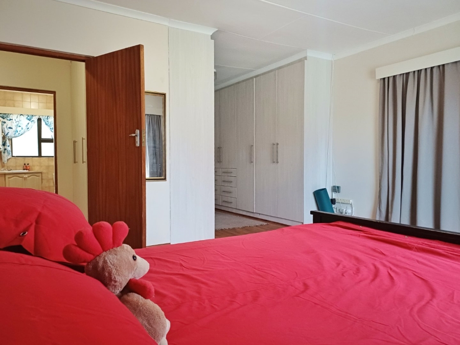4 Bedroom Property for Sale in Reebok Western Cape